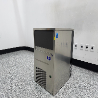 Manitowoc Undercounter Ice Machine image 1